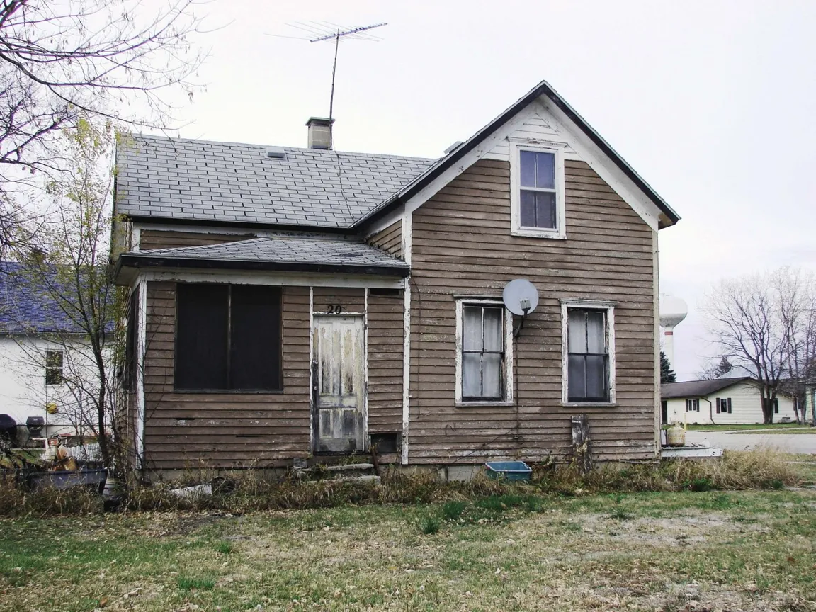 distressed property in memphis for sale