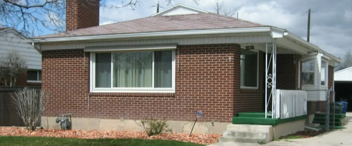 tooele-utah-red-brick-house