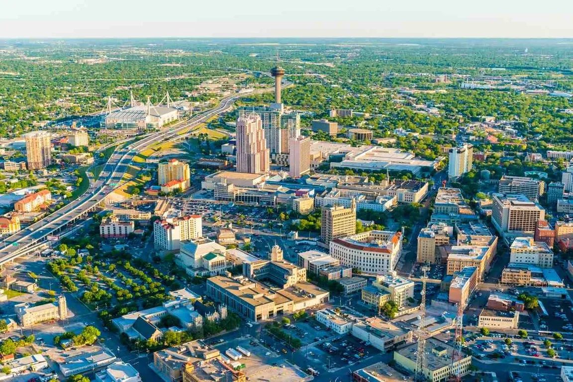 San Antonio skyline at sunset - Most Dangerous Neighborhoods in San Antonio