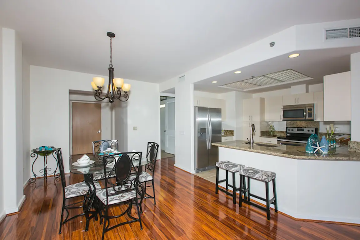 Kalele Kai dining room and kitchen