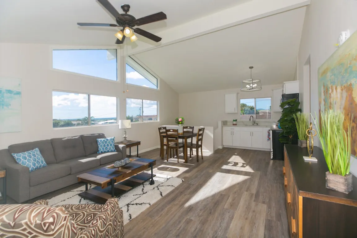 94-1113 Lumiauau St Waipahu - upstairs living room