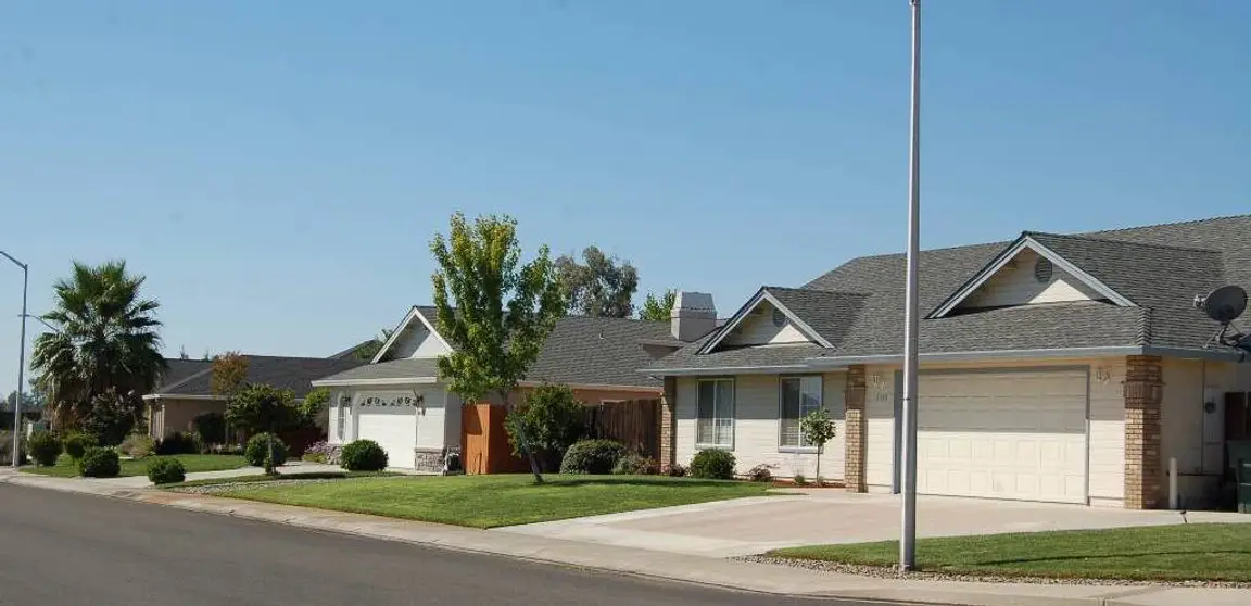 A suburban house in Baton Rouge, Louisiana with a clean yard and welcoming front porch. Bright natural light highlights the property, hassle-free cash sale. One example of the type of homes we buy for cash quickly.