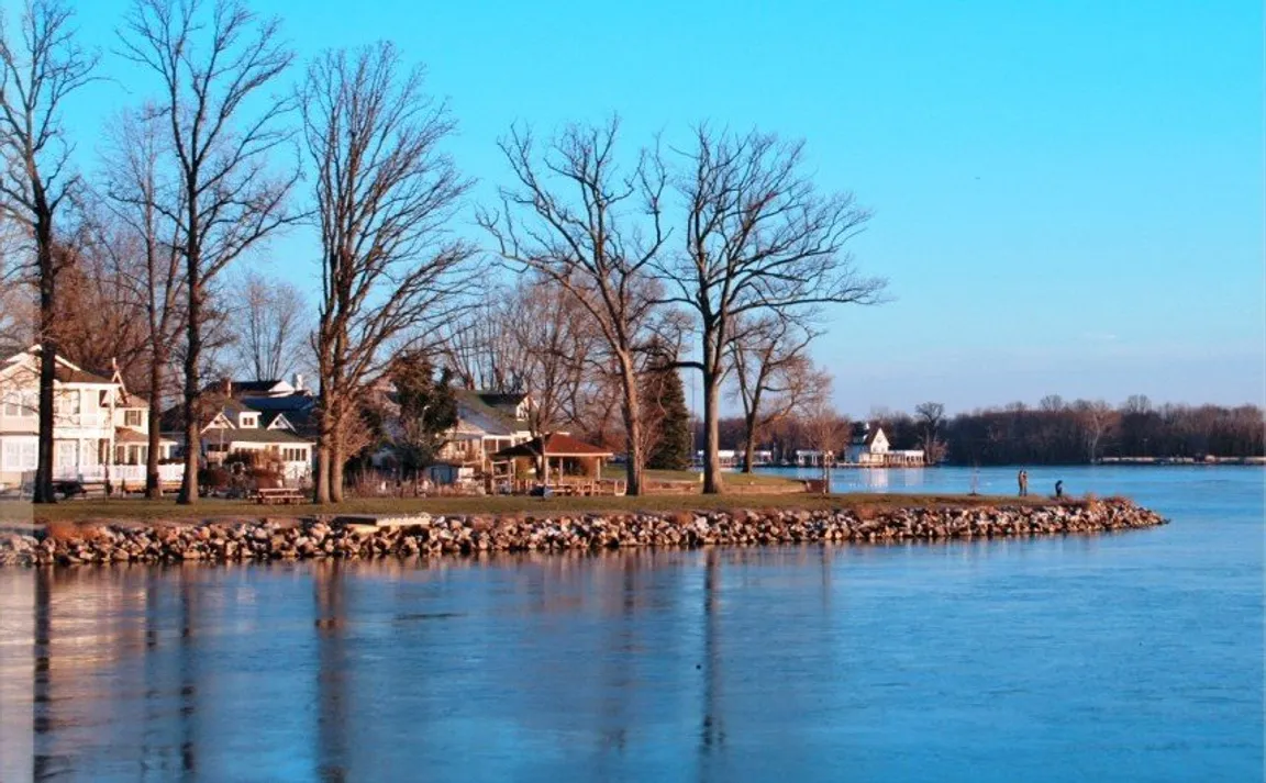 Buckeye Lake, Ohio lake photo | Sell My House Fast Buckeye Lake OH | We Buy Houses Buckeye Lake OH | Homesmith Buys Houses Buckeye Lake OH | We buy Buckeye Lake houses fast for cash | 1-877-HOMESMITH
