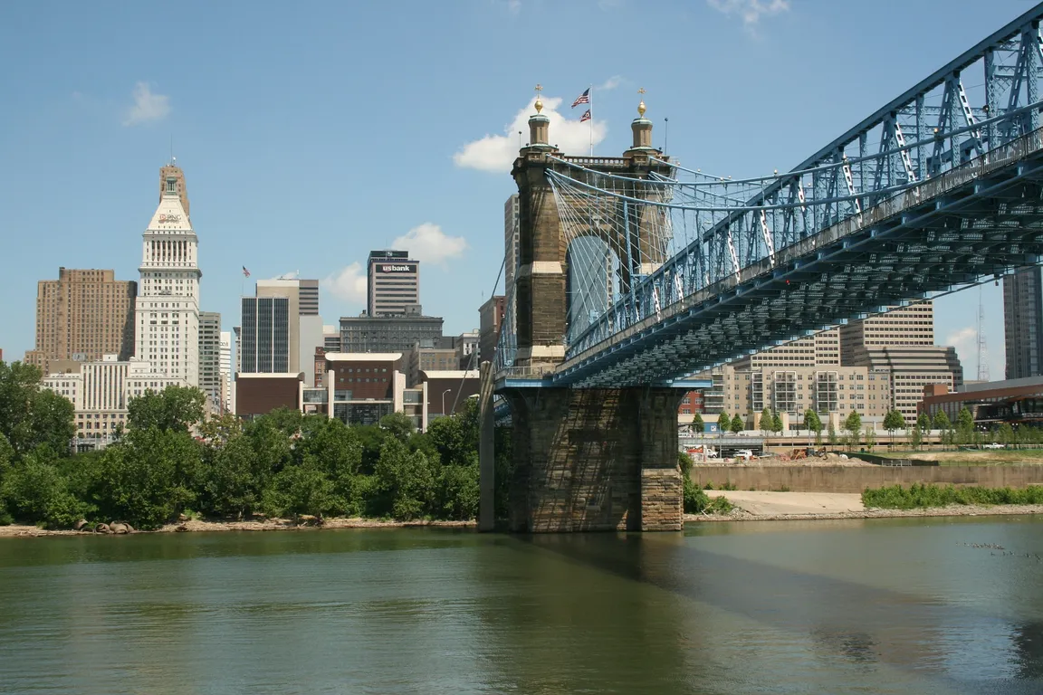 Sell My House Fast Cincinnati OH | We Buy Houses Cincinnati OH | Homesmith Buys Houses Cincinnati OH | We buy house in Cincinnati fast. Call us for an all-cash offer now!