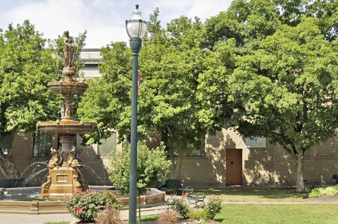The Fountain - Lancaster OH | Homesmith Buys Houses Lancaster | Homesmith.com | 877-HOMESMITH