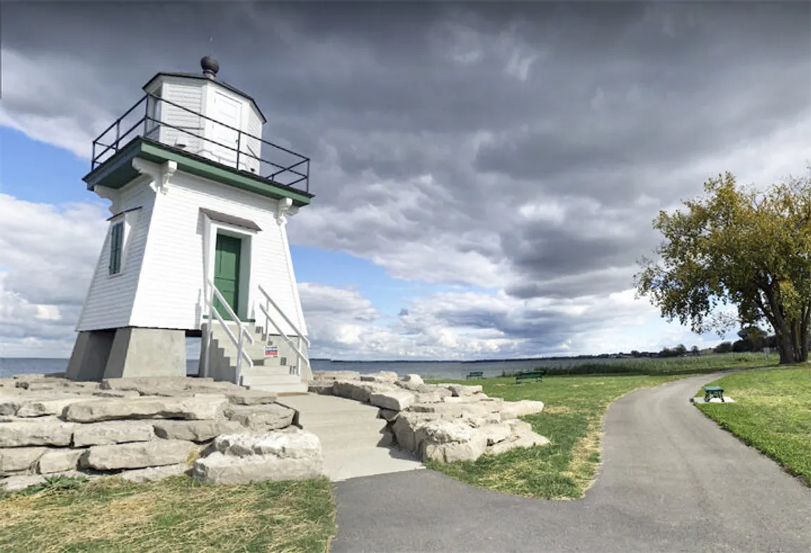 Port Clinton Lighthouse Station, Port-Clinton OH | Homesmith Buys Houses Cash Port Clinton OH | 877-HOMESMITH