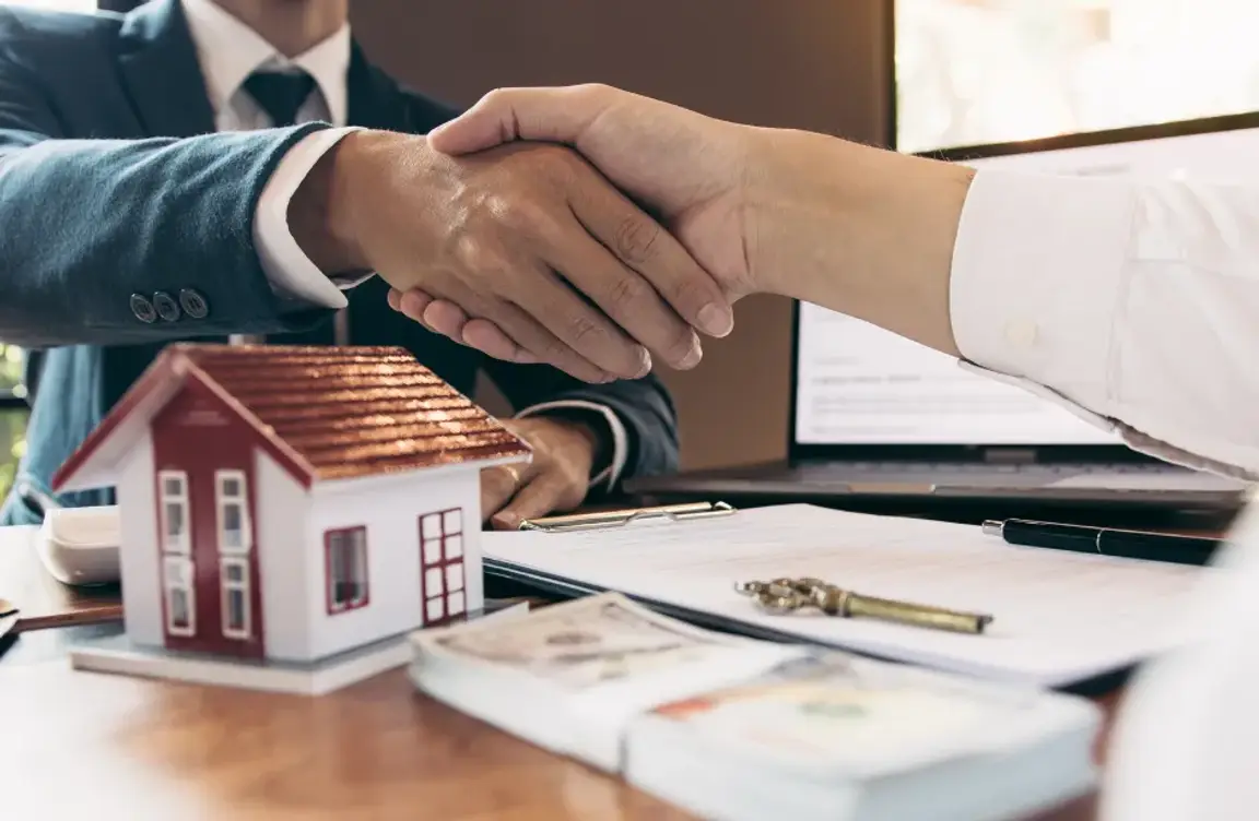 The Pros and Cons of Selling Your House to an Investor