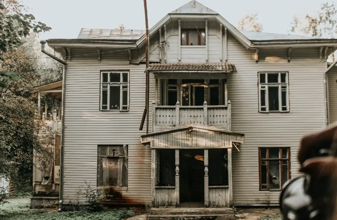 Top Signs You Should Sell a Distressed Property As-Is