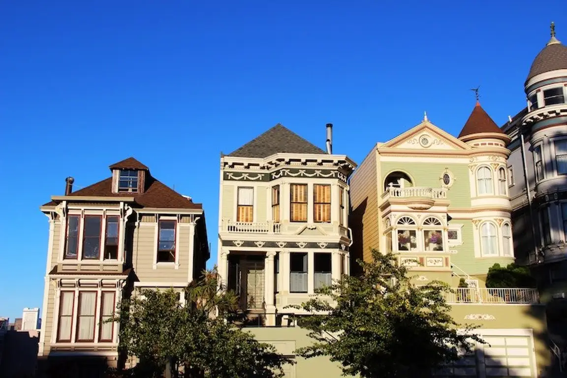 direct sale a house vs agent vs fsbo - row of homes blue sky