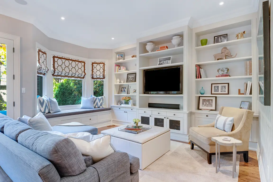 top tools for home sellers in Cincinnati - home staging living room