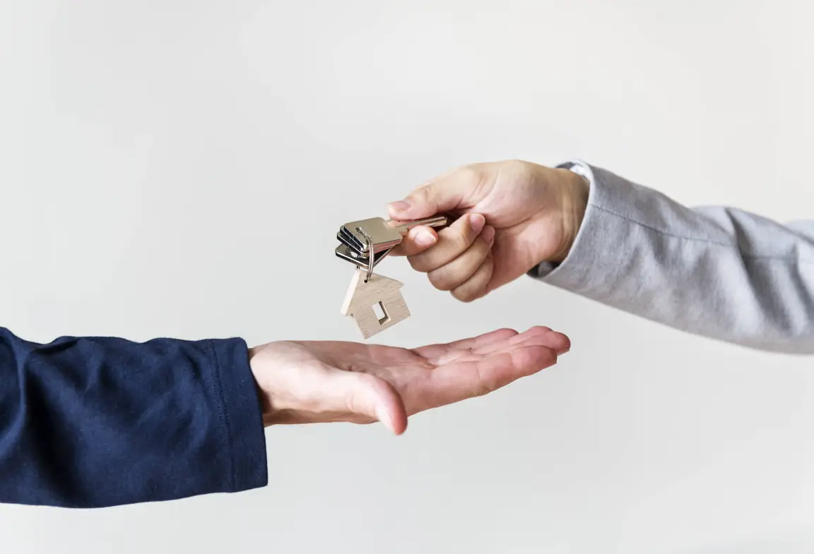 Key Disadvantage Of Selling To An Investor Over A Traditional Buyer In Northern Kentucky or Cincinnati - Handing over keys