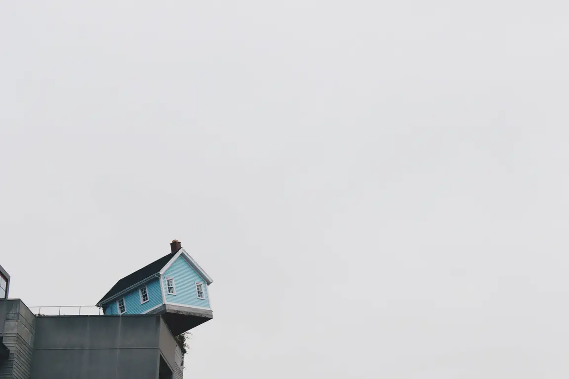 Reasons Why Your House Isn’t Selling The Traditional Way- house