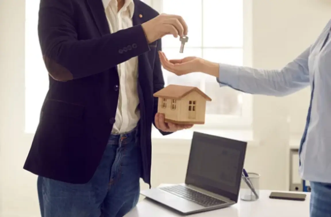 Pros and Cons of Hiring An Agent To Sell Your House- Keys