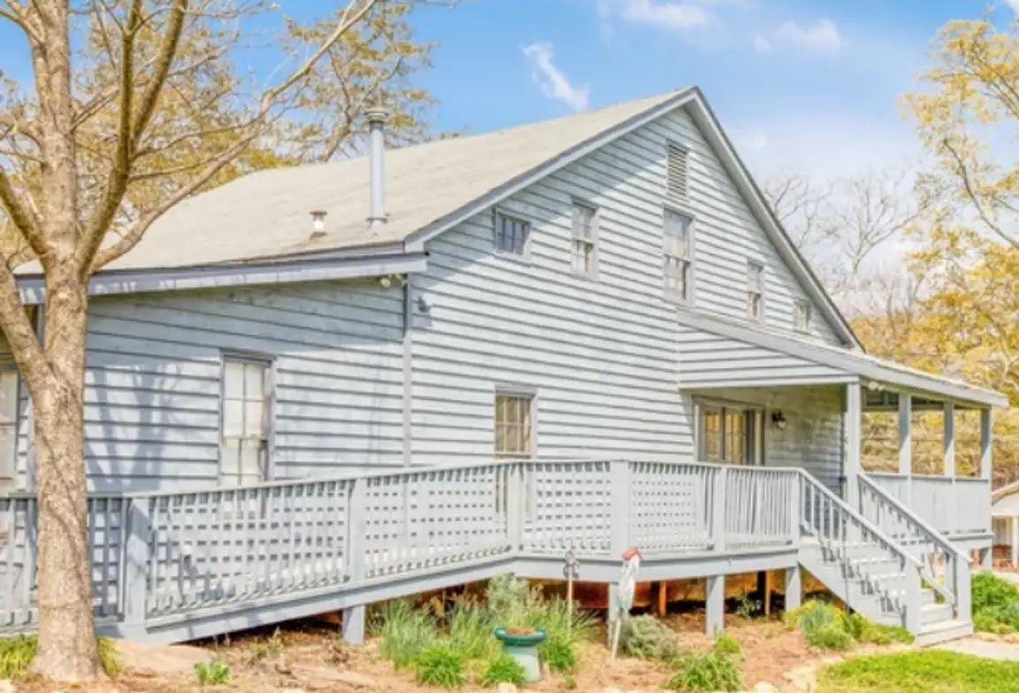 Selling an Old House- old dated house