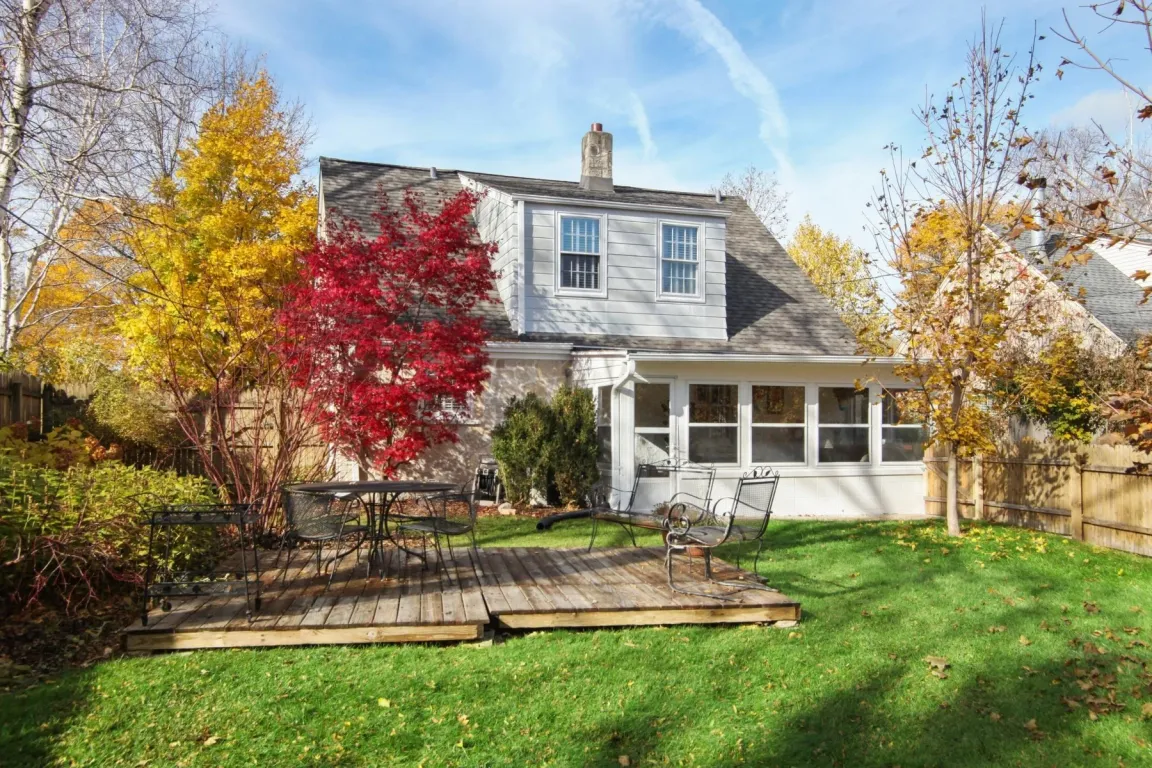We buy houses in Fox Point