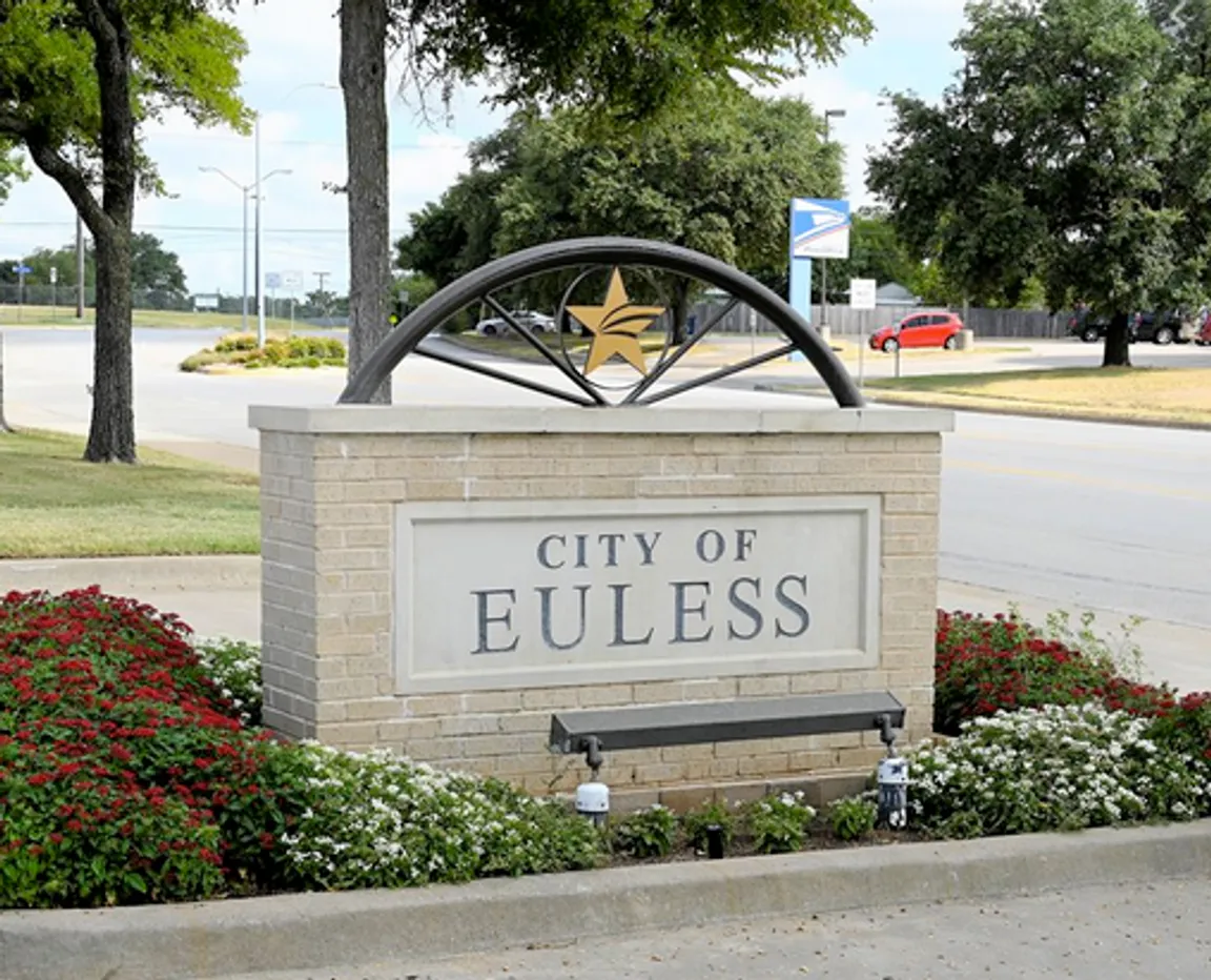 City of Euless Texas sign