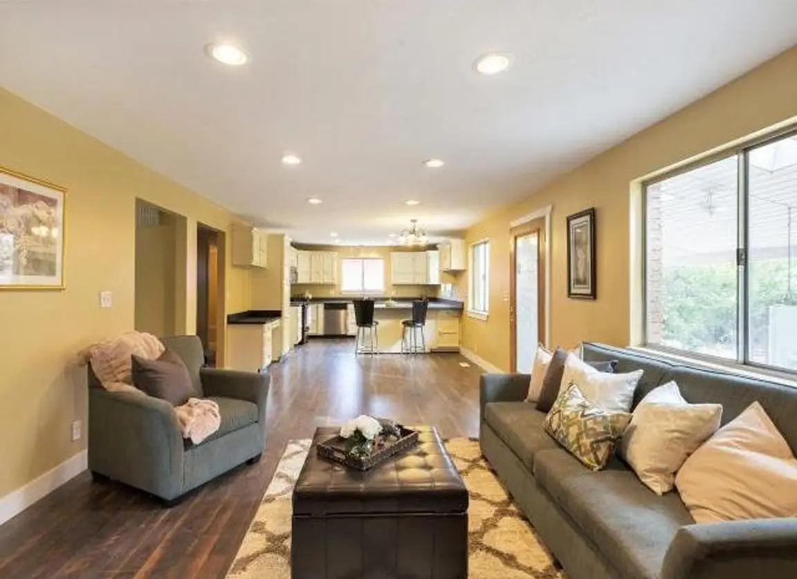 Living room with Seller Financing in Murray UT