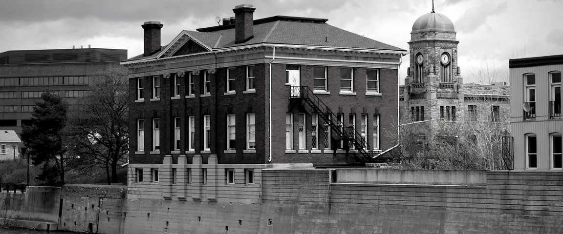 B/W House Cambridge BG - I Buy House Fast