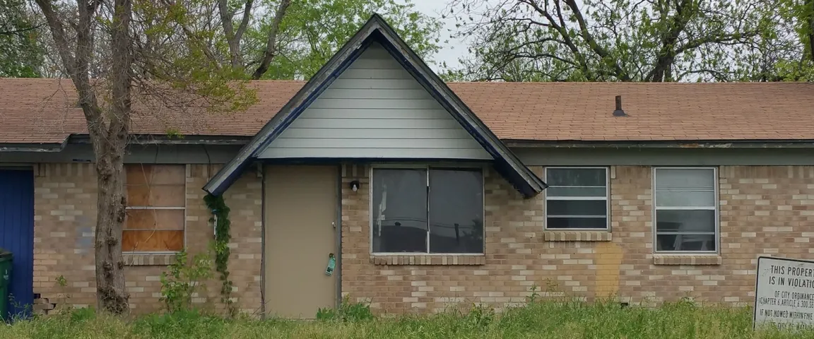 Abandoned Ugly House - Needs TLC