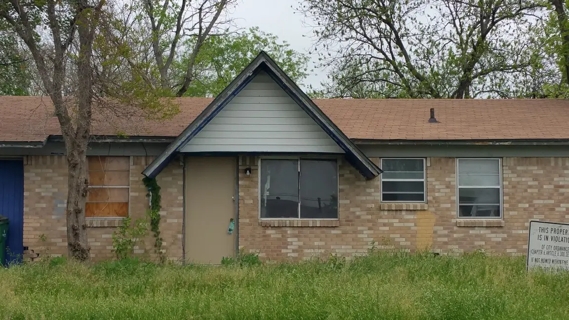 Abandoned Ugly House - Needs TLC