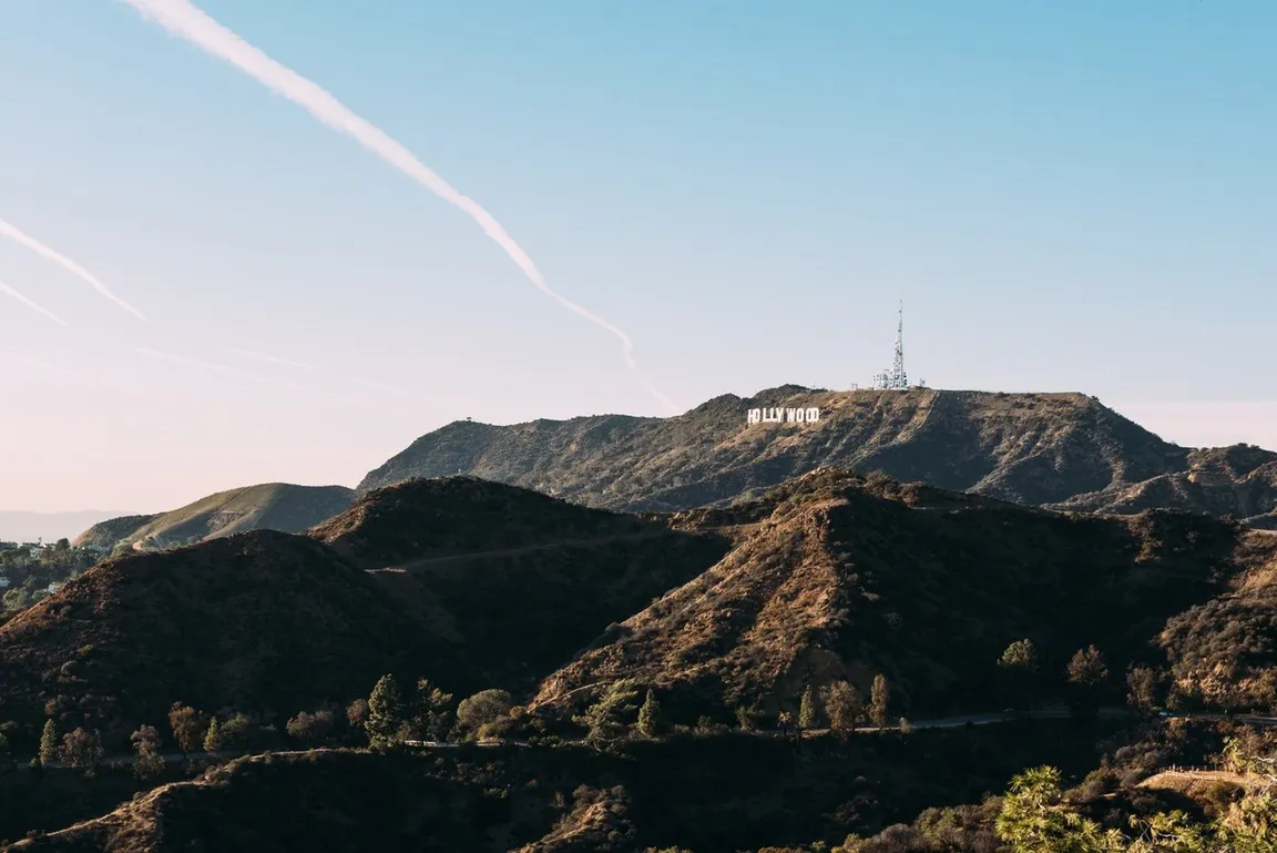 we buy houses Hollywood hero