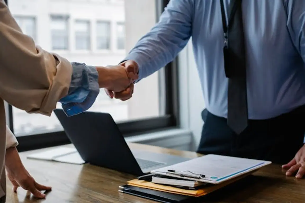 How Clear Titles Prevent Legal Complications in Cash Home Sales