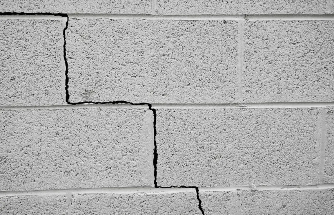 How-to-Identify-and-Fix-Vertical-Foundation-Cracks