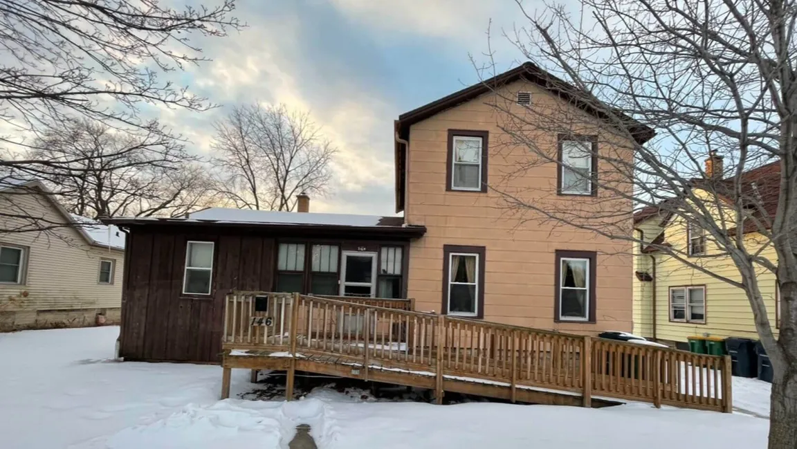 we buy houses Neenah Wisconsin