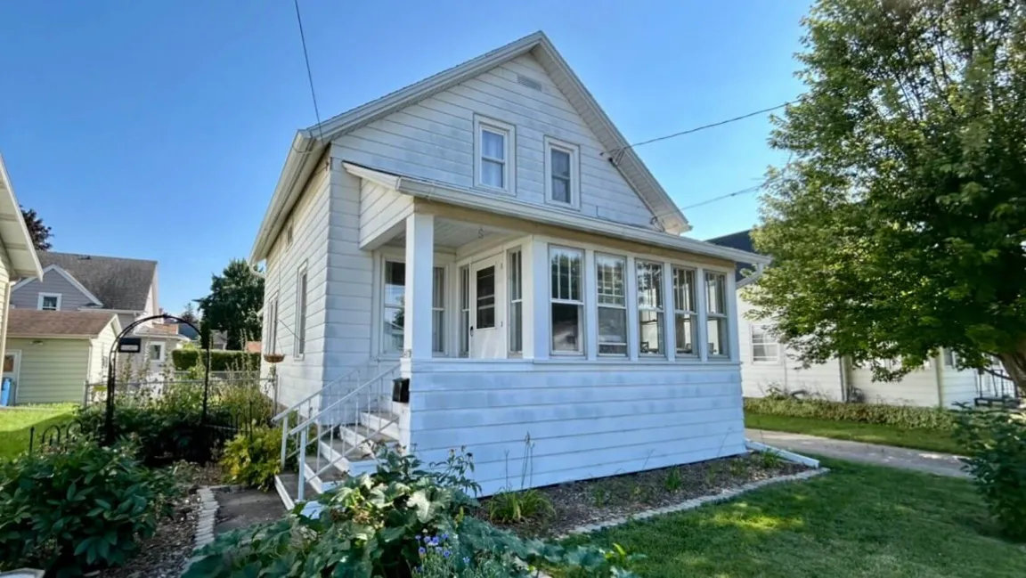 we buy houses West Bend Wisconsin