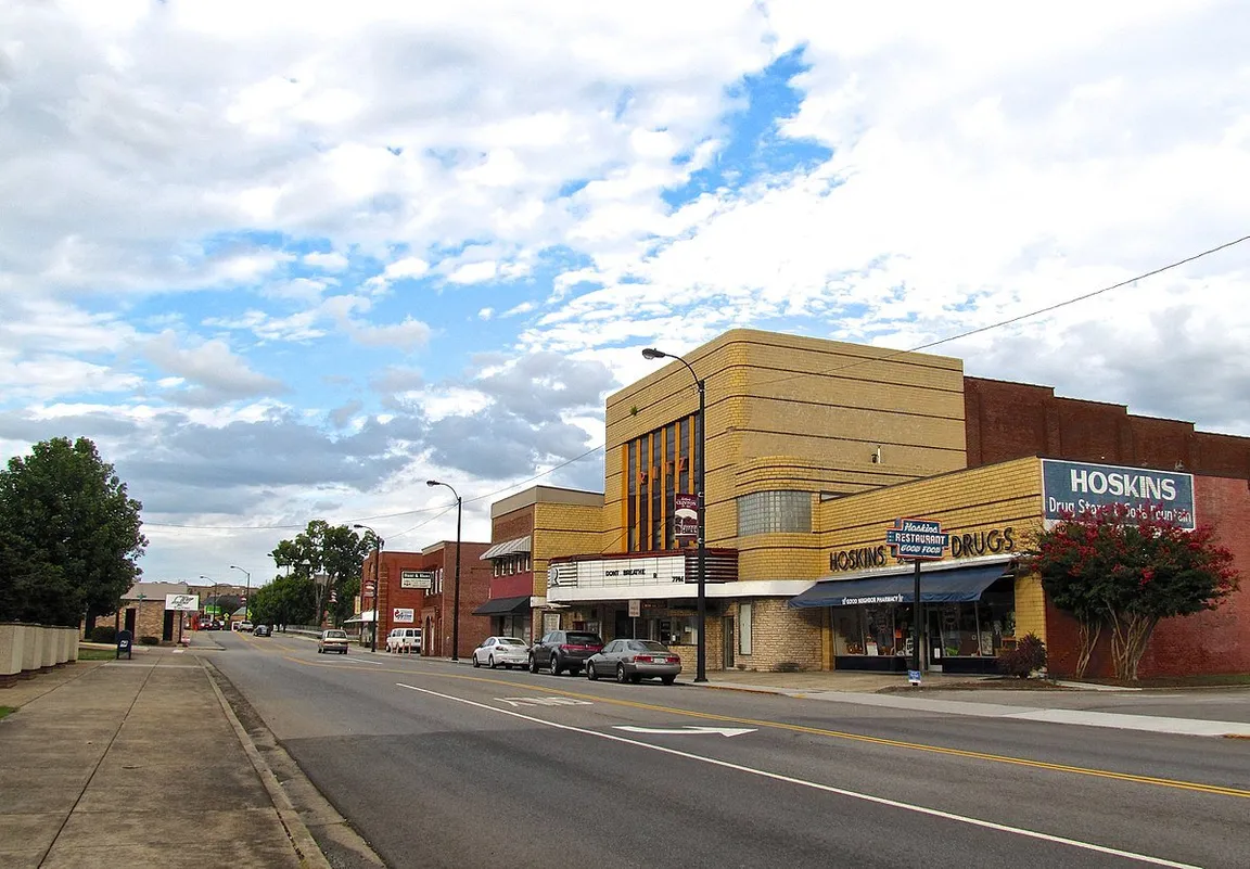 downtown Clinton TN, on the sell your house fast in Clinton TN