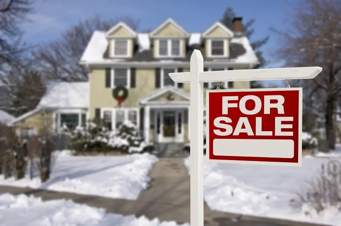 Home,For,Sale,Real,Estate,Sign,In,Front,Of,Beautiful