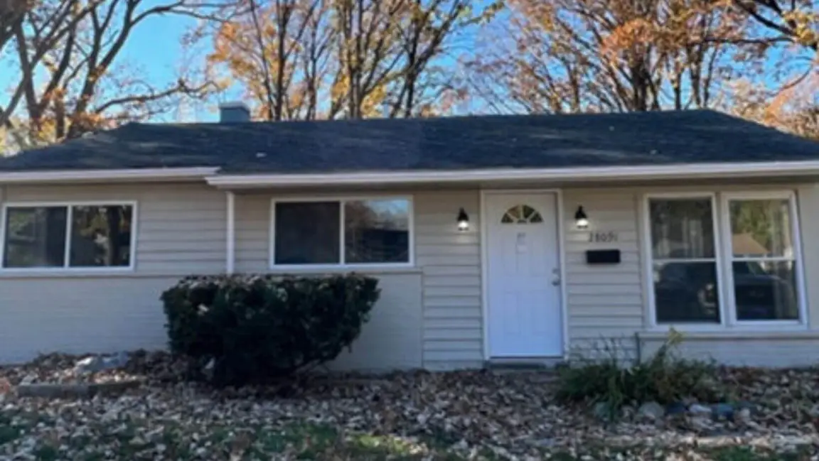 we buy houses for cash Fraser  MI