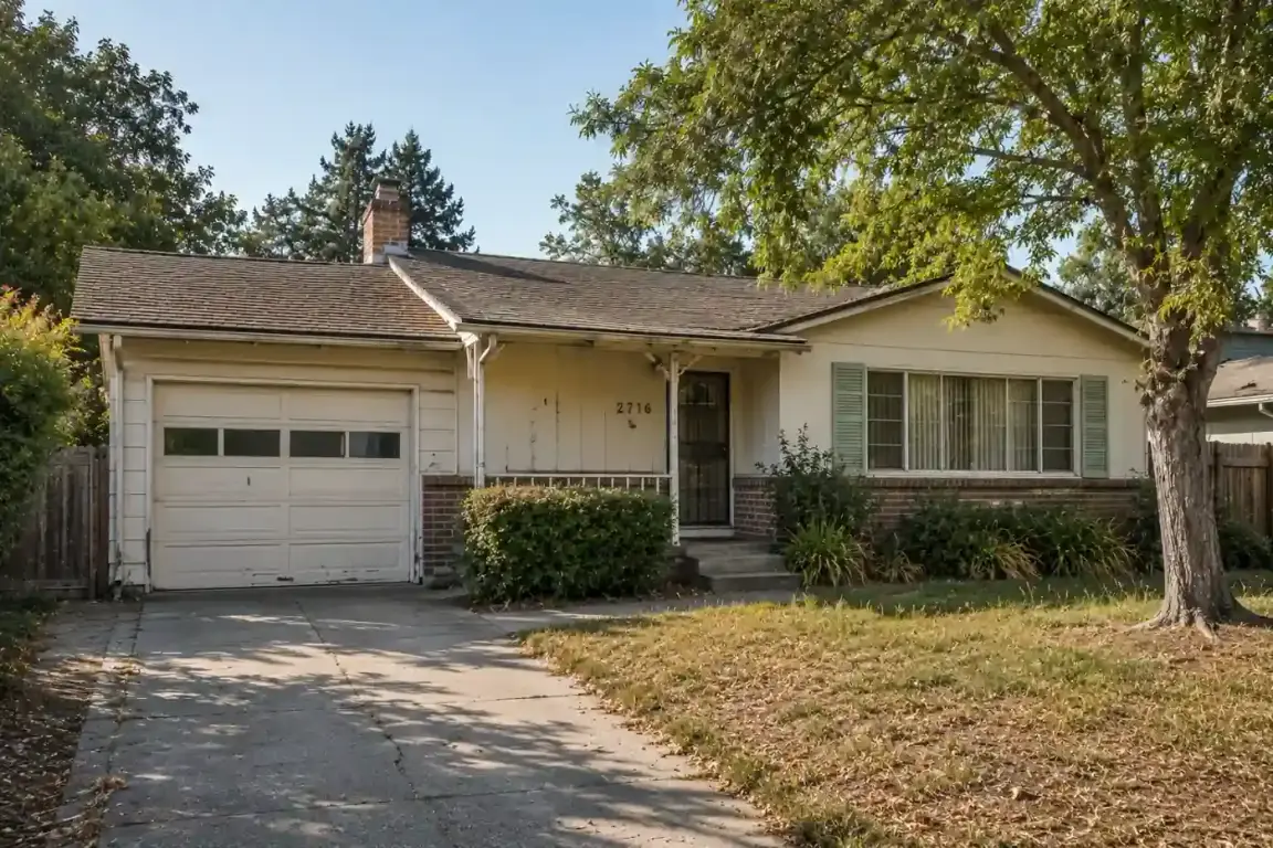 Sell my house fast Santa Rosa CA dated ranch style home with older exterior and dry front yard