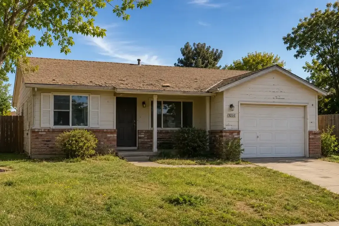 Original condition Riverbank CA house with minor exterior wear for sell my house fast Oakdale CA and cash home buyers Oakdale CA