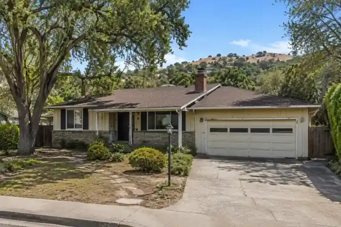 Sell my house fast in Danville CA fixer upper home with mature oak trees and rolling hills, sold as-is for cash without repairs, cleaning, or agent commissions.