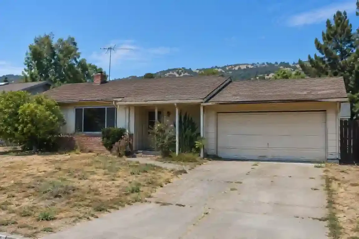 Sell my house fast in Hayward with a local cash home buyer for an older East Bay home needing repairs.