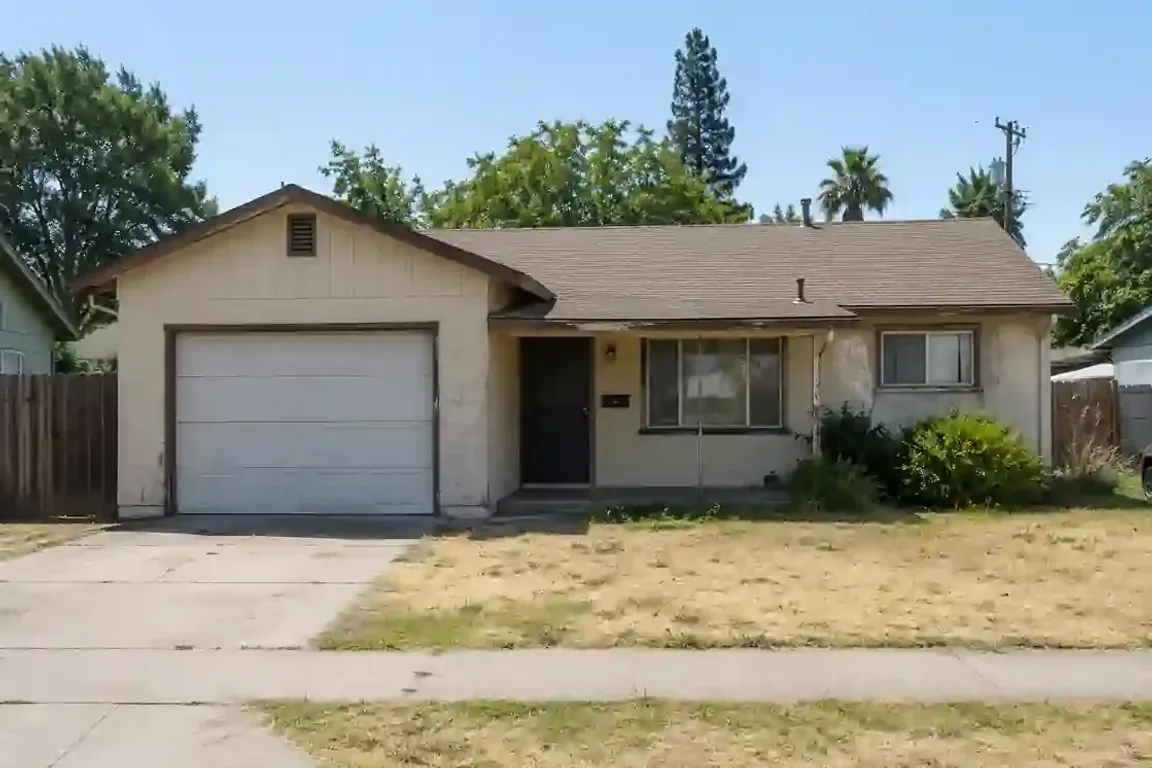 Sell my house fast in Modesto with a local cash home buyer for an older California home needing repairs.