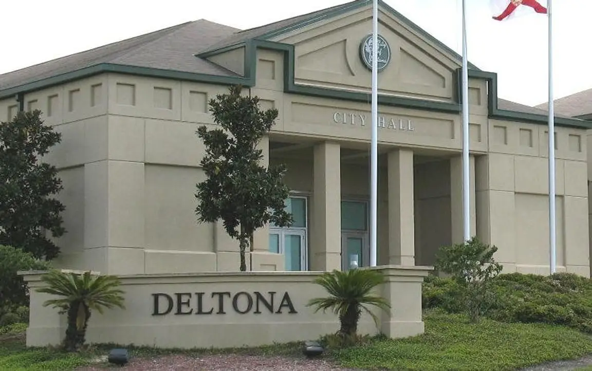 Residential street in Deltona FL where we buy houses for cash