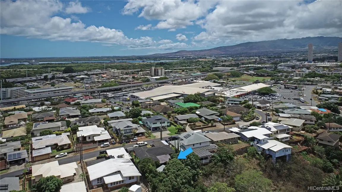Houses in Honolulu and Pearl City on Oahu