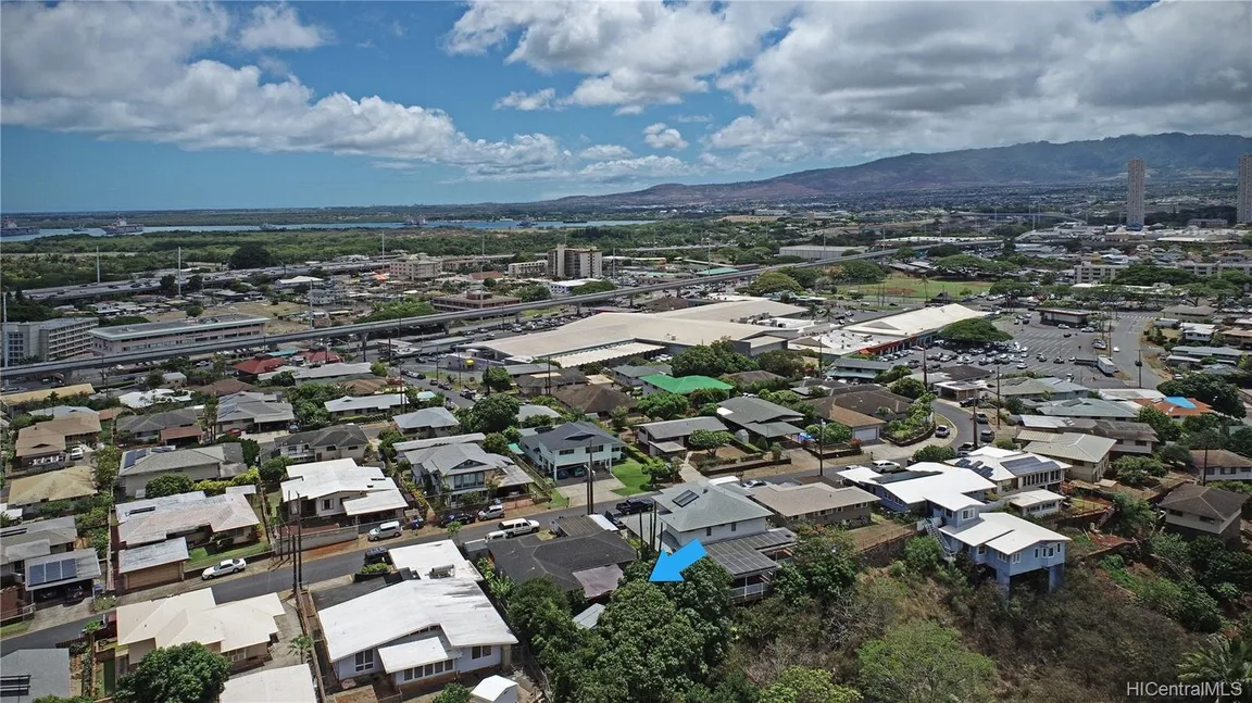 Houses in Honolulu and Pearl City on Oahu