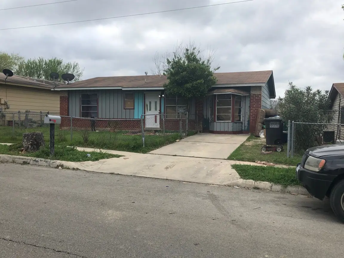 11023 Valley Star Dr - Wholesale Deal in San Antonio, TX