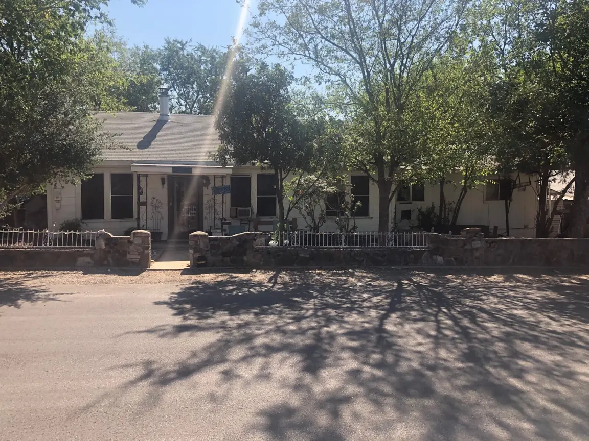 402 Stanfield Ave