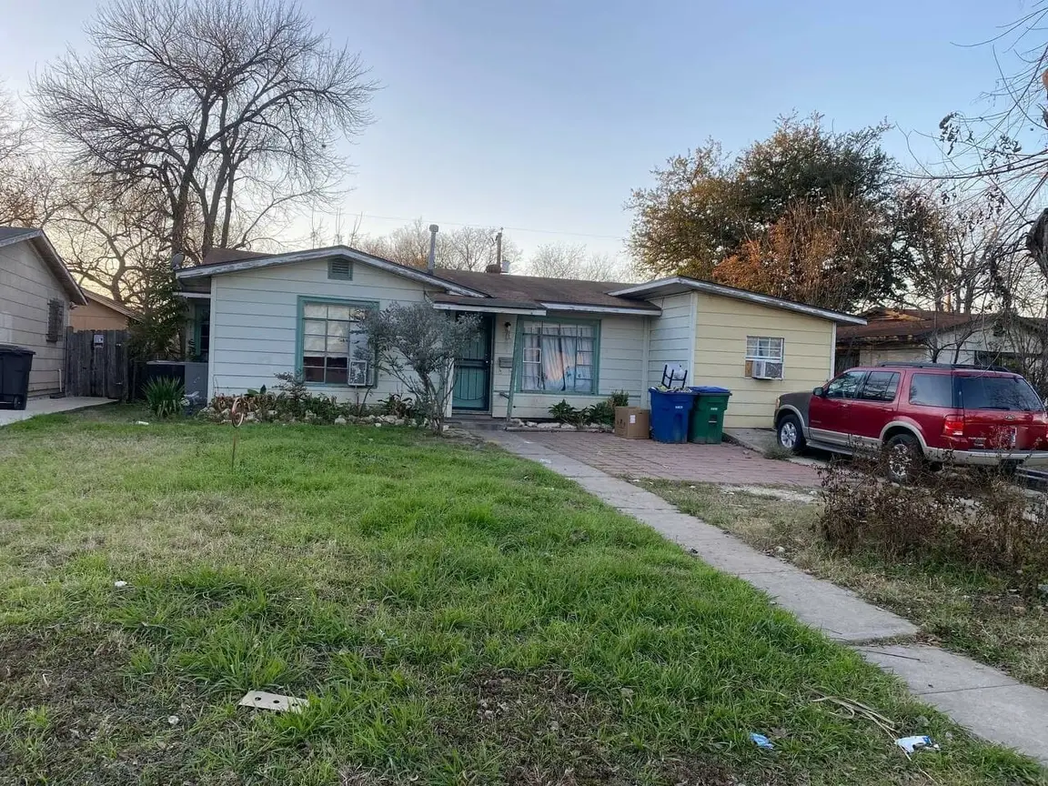 615 Rosehill Dr | HOT Wholesale Deal in San Antonio, TX