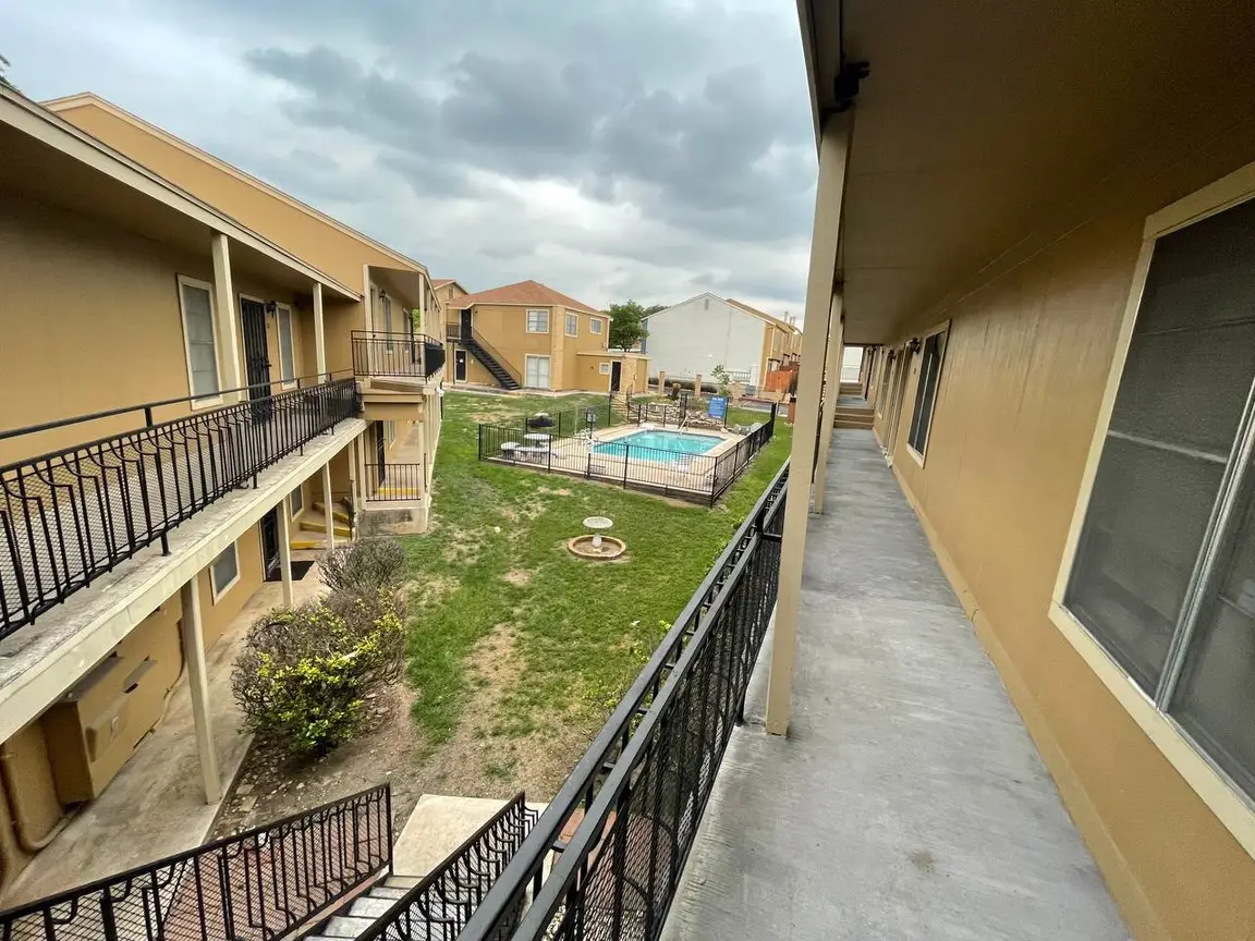 911 Vance Jackson Rd Unit 206J | HOT Wholesale Deal in San Antonio, TX