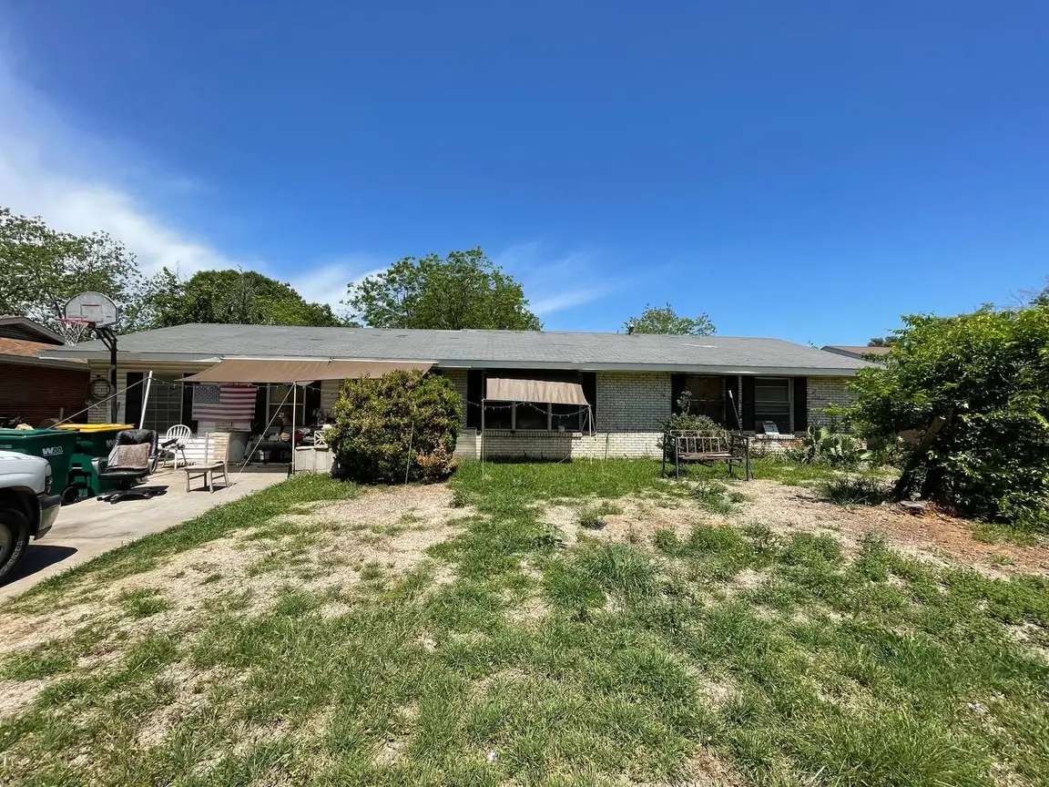 305 E Byrd Blvd | HOT Wholesale Deal in San Antonio, TX