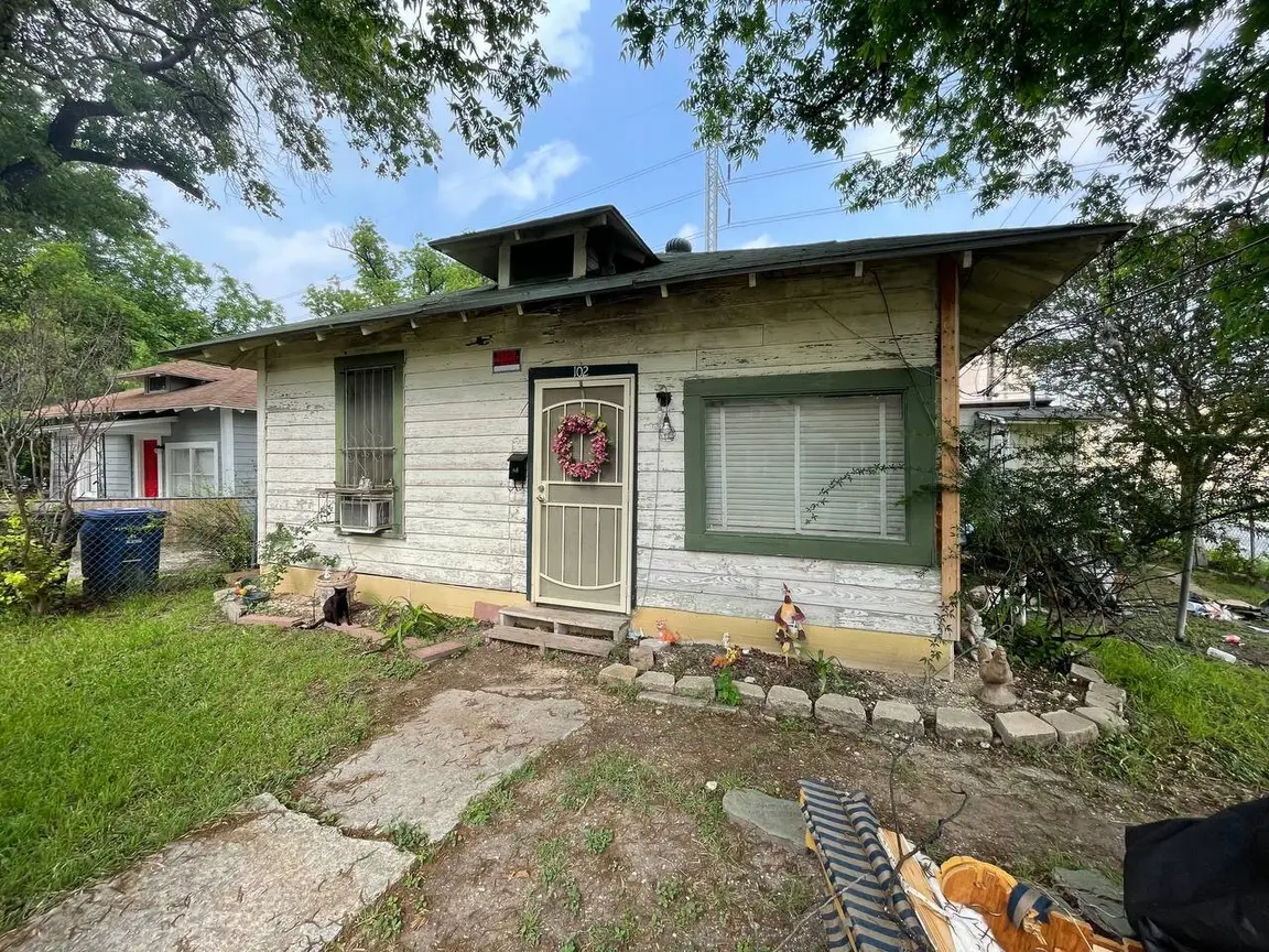 102 Aganier Ave | HOT Wholesale Deal in San Antonio, TX