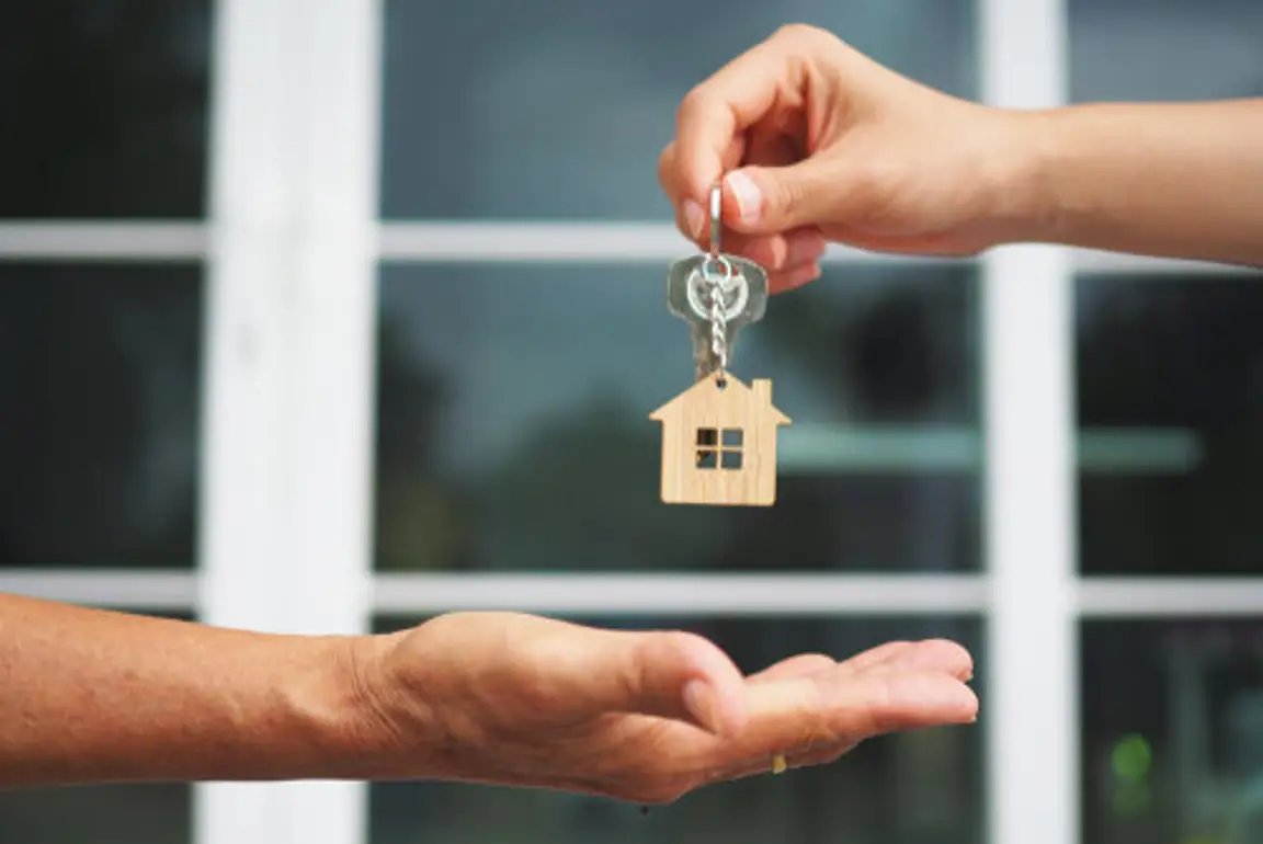 homeseller giving house keys to buyer
