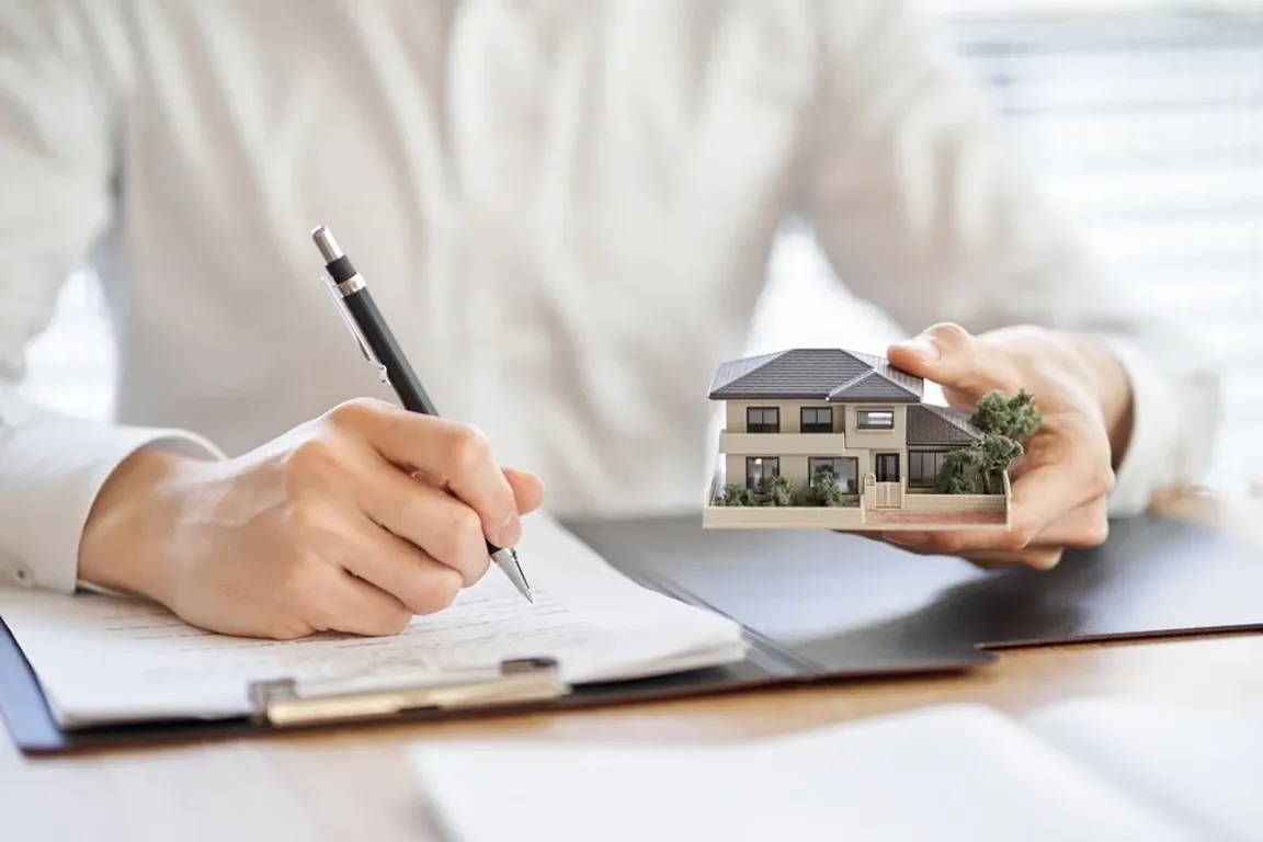 Sell house before foreclosure