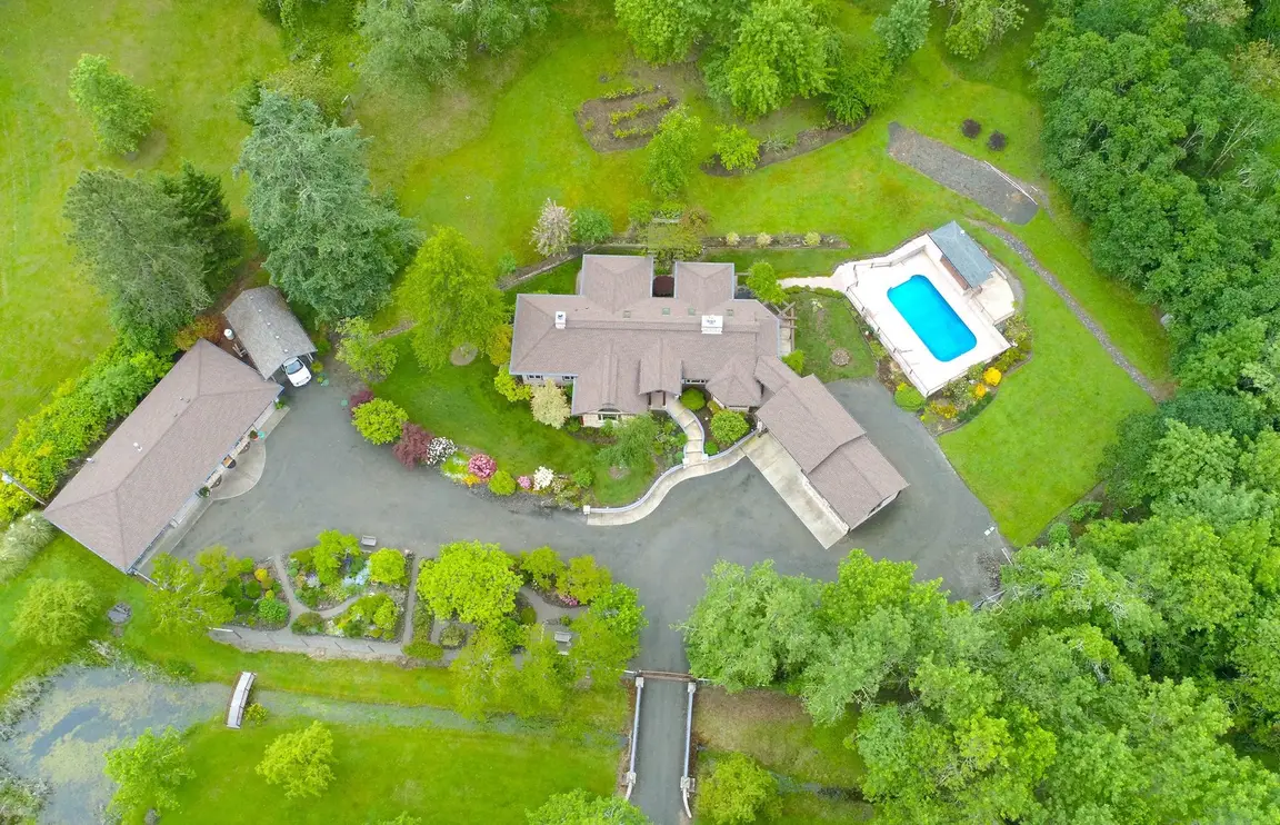 Roseburg Luxury Property