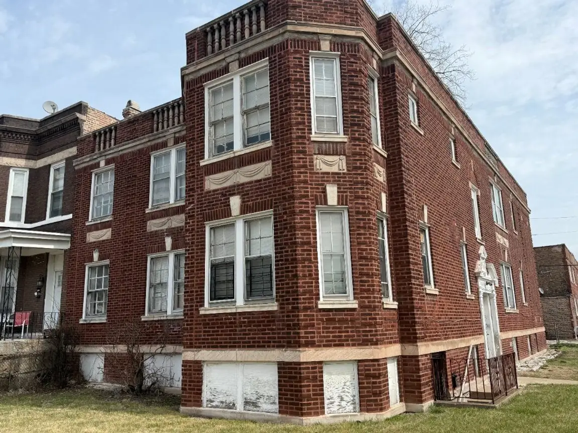 Distressed Chicago brick building purchased as-is by Braddock Investment Group